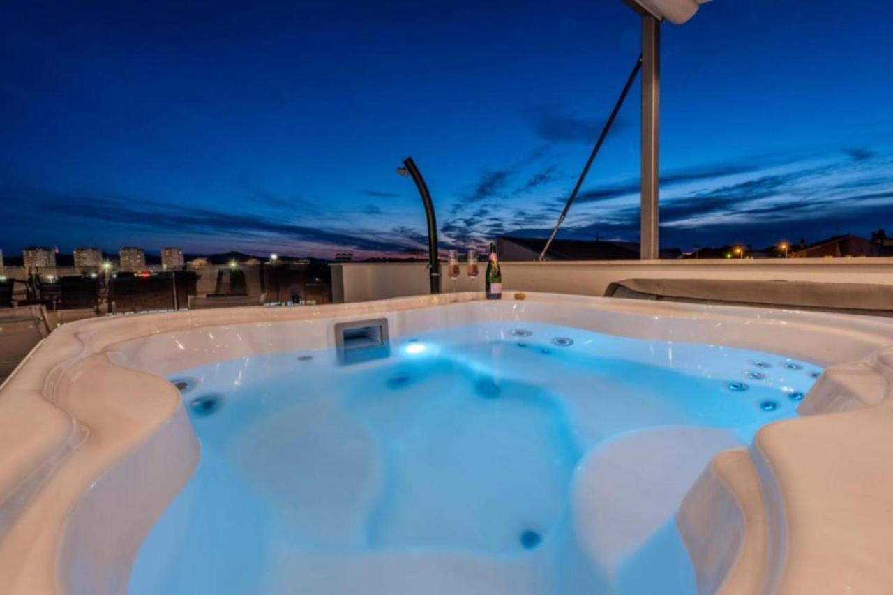 Luxury Majpruz Suites I Zara Esterno foto